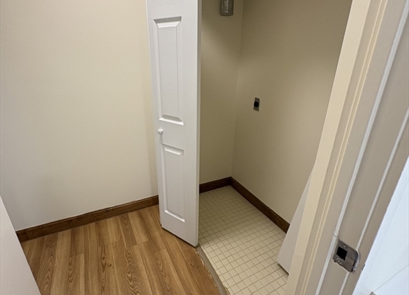 3 beds, 1 bath, 1,000 sqft, $4,500, Unit 3