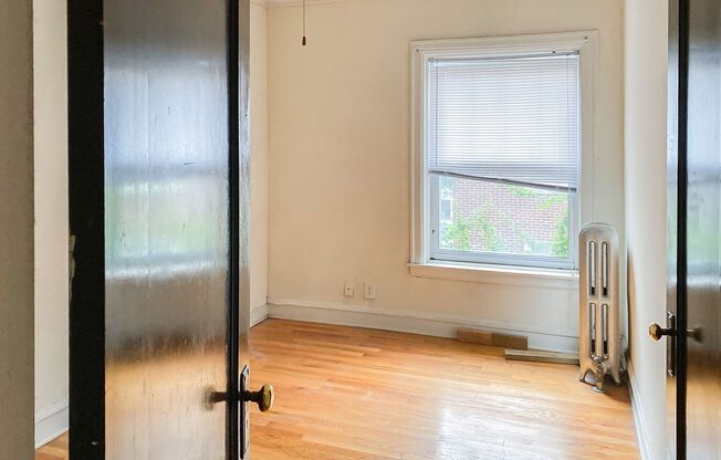 2 beds, 1 bath, 920 sqft, $1,975, Unit 2008-2