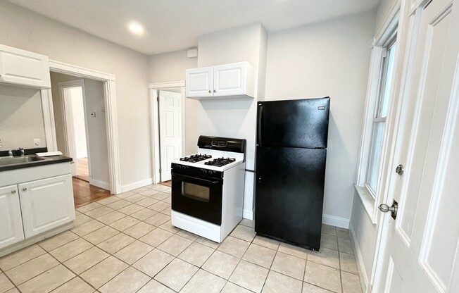 3 beds, 1 bath, $3,450, Unit 3