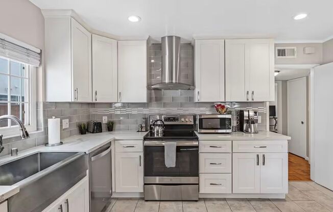 2125 Santa Clara Ave