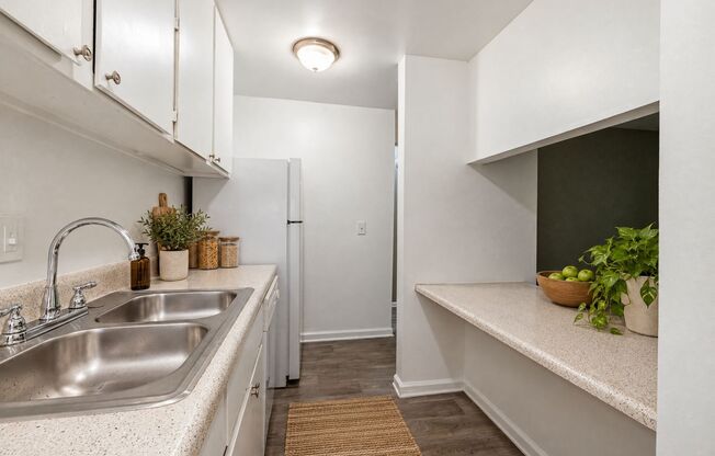 1 bed, 1 bath, 672 sqft, $1,100, Unit 2298-11