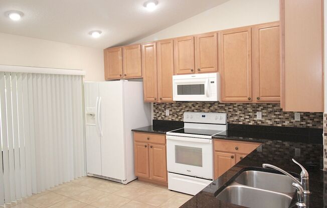 3 beds, 2 baths, $1,645, Unit Unit A