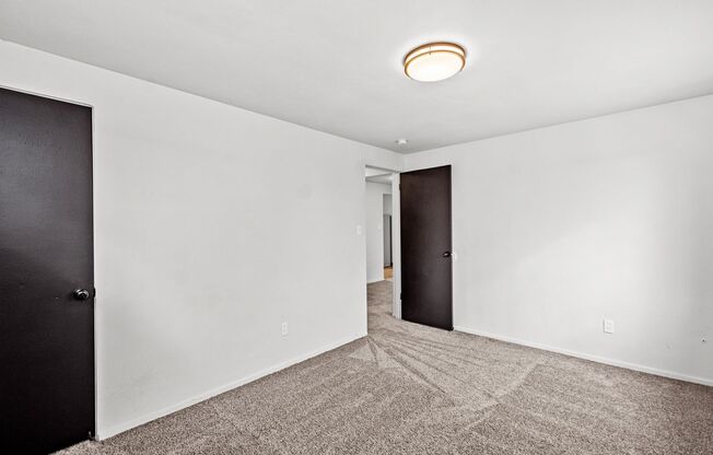 2 beds, 1 bath, 850 sqft, $949, Unit 10615 Lindberg Ave. C4 - Apt. 4