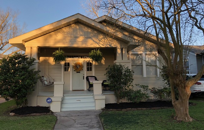 Charming Garden District Home! 1031 Park Blvd 3Br/2Bt Two Blocks from Perkins Rd.