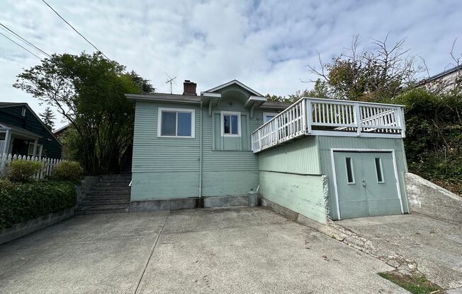 Nice 6 bed/2baths-2 kitchens and 2 set washer/dryer house for rent.