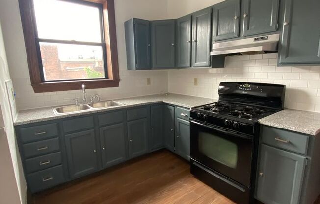 1309 E Carson