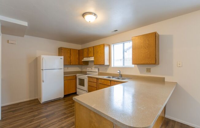 3 beds, 2 baths, 1,400 sqft, $1,700, Unit A