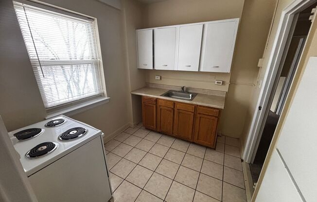 1 bed, 1 bath, $950, Unit C62