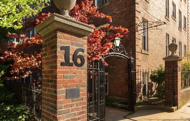 2 beds, 1 bath, 758 sqft, $3,200, Unit 43