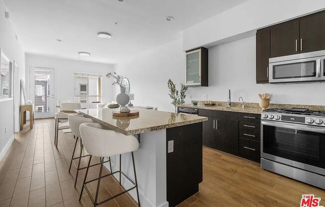 Beautiful Playa Vista Home With In Unit Laundry!