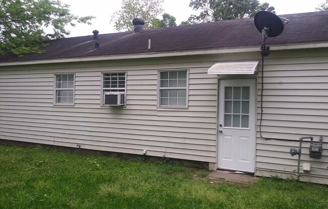 3 beds, 1 bath, $1,199