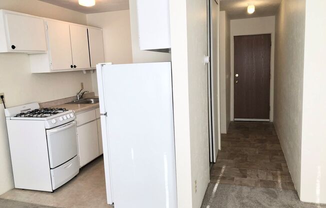 Studio, 1 bath, 395 sqft, $875, Unit 5