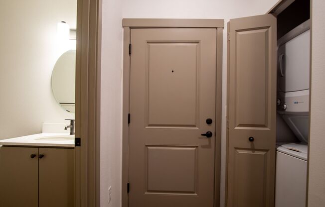 Studio, 1 bath, 326 sqft, $1,175, Unit 204