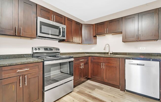 2 beds, 1 bath, 783 sqft, $1,650, Unit 33-24 Iron Gate