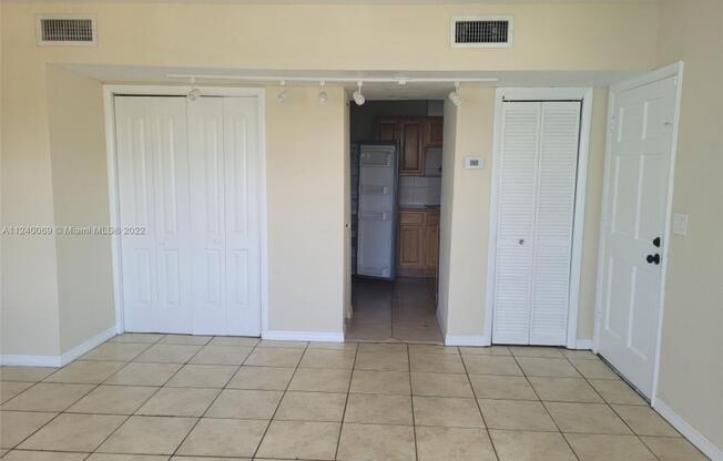 1800 NE 170 ST