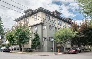 1022 1036 NE HANCOCK ST