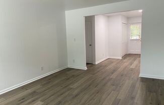 Adorable 2 Bedroom, 1 Bath in East Raleigh near Cary Crossroads - Pet Friendly!
