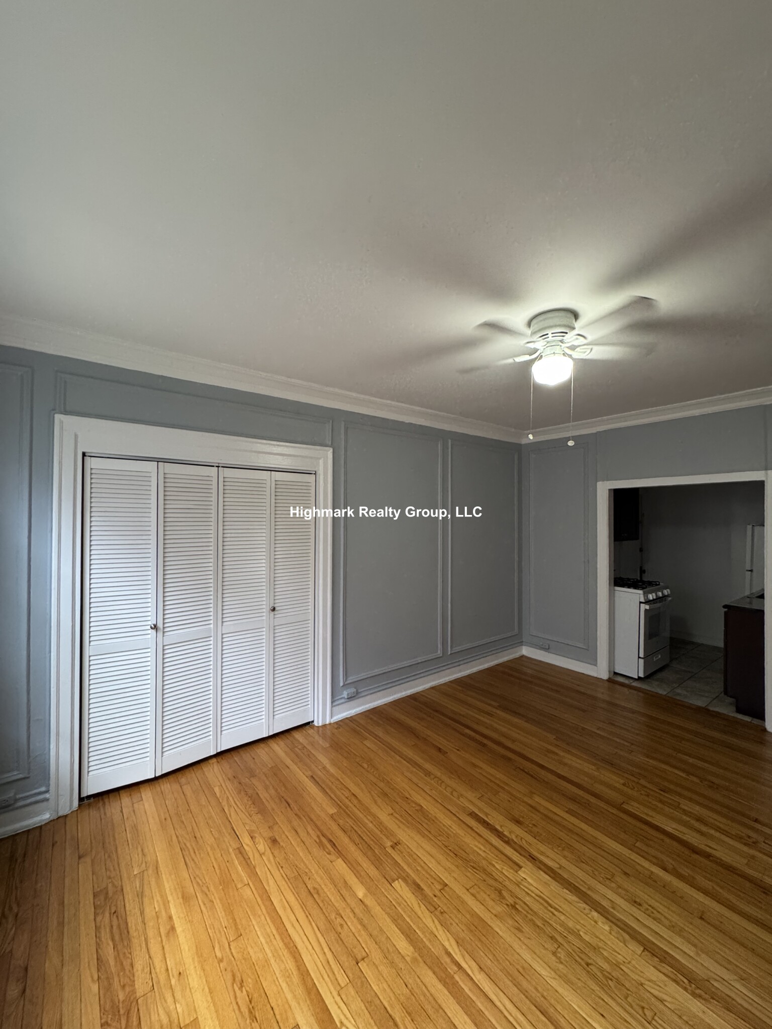 1363 W ESTES AVE