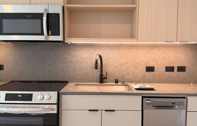 Studio, 1 bath, 362 sqft, $2,310, Unit 504