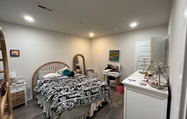 2 beds, 2 baths, 1,100 sqft, $2,200, Unit Unit 1