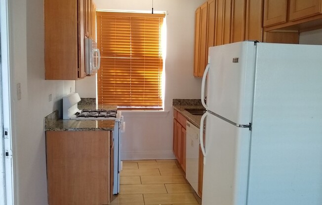 2-Bed/ 1-Bath Condo for Rent in North Rogers Park