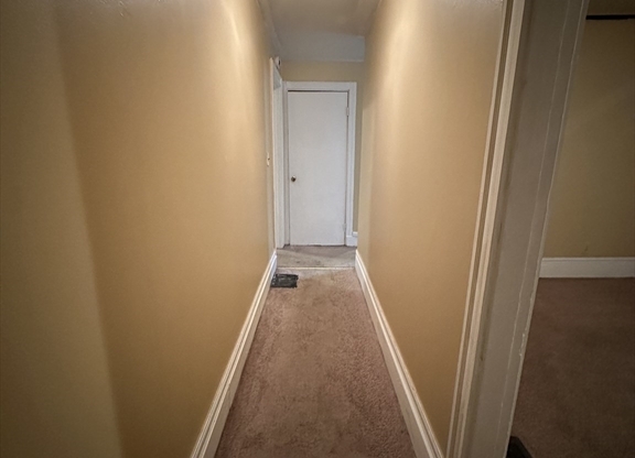 2 beds, 1 bath, $2,200, Unit 2