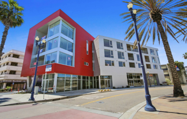 495 Promenade Ave