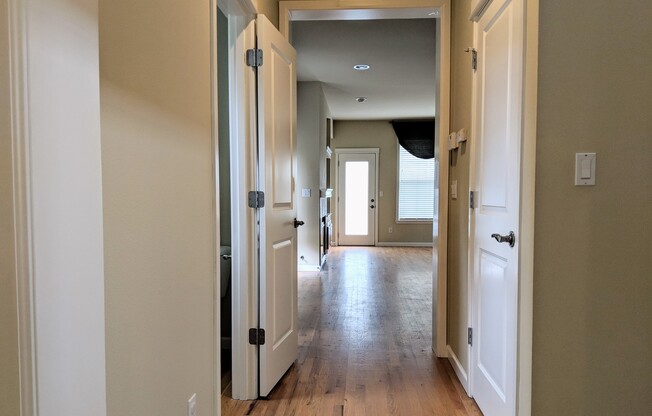 Beautiful 3 Bed 2.5 Bath 2 Story in Kirkland
