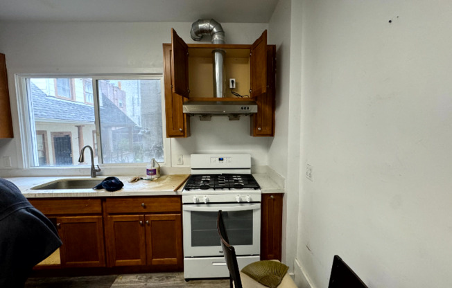 1429 2 AVE