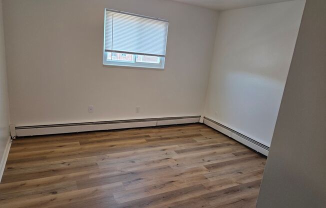 2 beds, 1 bath, 935 sqft, $1,275, Unit 332-104