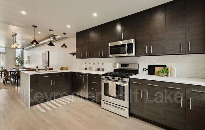 15 E KENSINGTON AVE