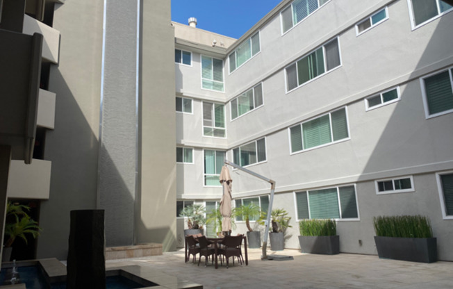 2 beds, 2 baths, $5,500, Unit #112