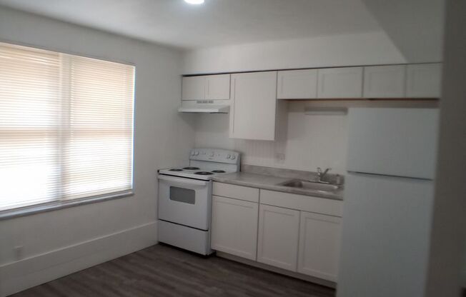 2 beds, 1 bath, 750 sqft, $860