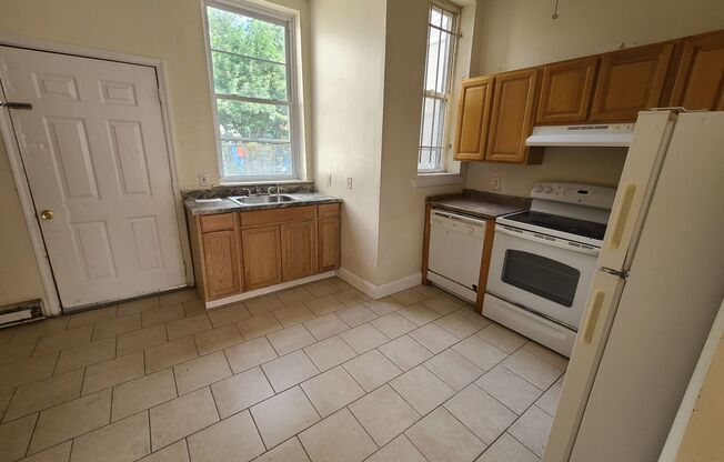 HUGE 3 BED 2 bath NEAR TEMPLE UNIVERSITY SEPTEMBER 10