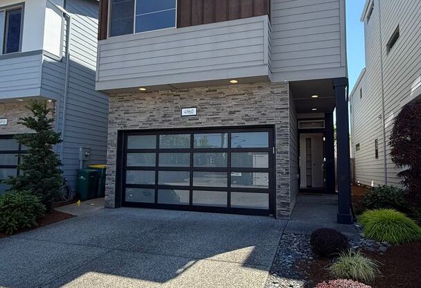Video! Beautiful new large four bedroom home, Beaverton