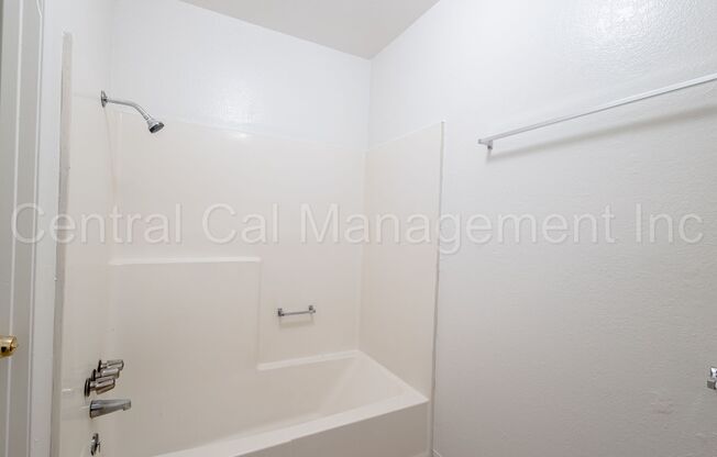 2 beds, 1 bath, 825 sqft, $1,350, Unit D