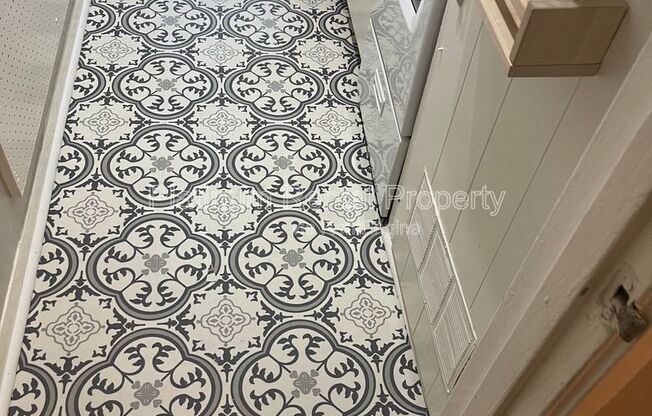 1 bed, 1 bath, 550 sqft, $1,000, Unit 6