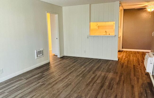1 bed, 1 bath, 644 sqft, $2,125, Unit 13