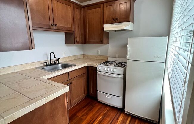 Studio, 1 bath, 300 sqft, $1,125, Unit 4