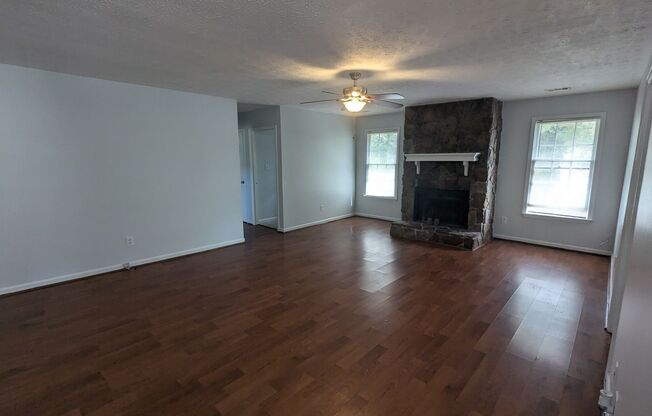 3 beds, 2 baths, $1,599