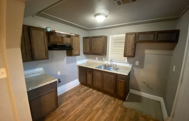 3 beds, 1 bath, $1,595