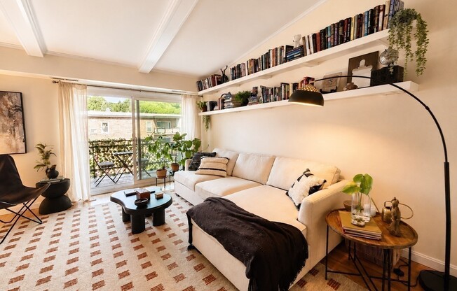 1 bed, 1 bath, 761 sqft, $2,600, Unit 16B