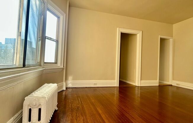 1 bed, 1 bath, $1,000, Unit 335