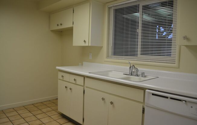 2 beds, 1 bath, $1,950