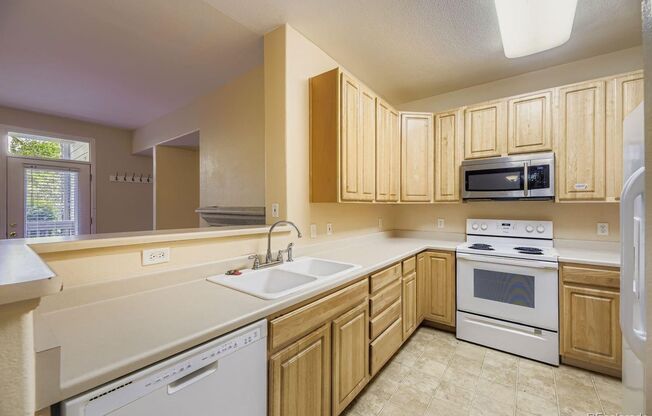Bright and open three bedroom two full bath condo in excellent location with a community pool! Move in Ready!