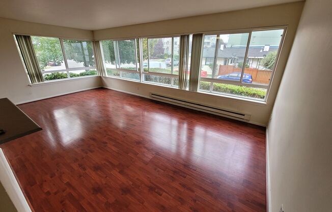 2 beds, 1 bath, 820 sqft, $2,795, Unit R-212