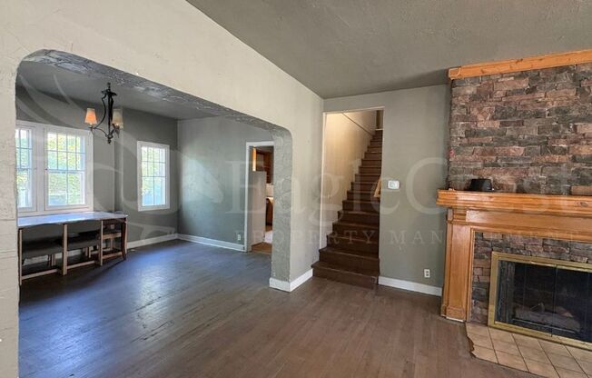 Large 8-Bedroom Home Across from Whitman College – Lawn Care Included