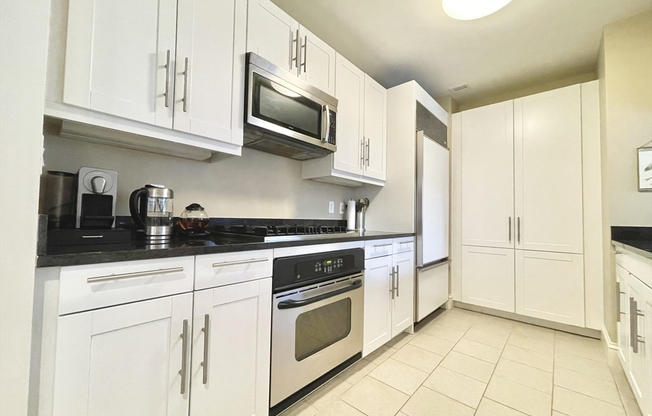 1 bed, 1.5 baths, 944 sqft, $5,000, Unit 4A