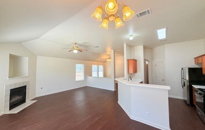 4 BEDROOM HOME - SPACIOUS INTERIOR - LARGE YARD