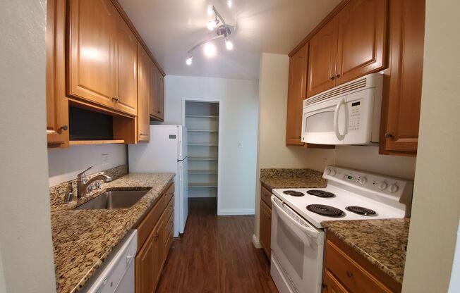 Pet friendly Woodlake townhouse